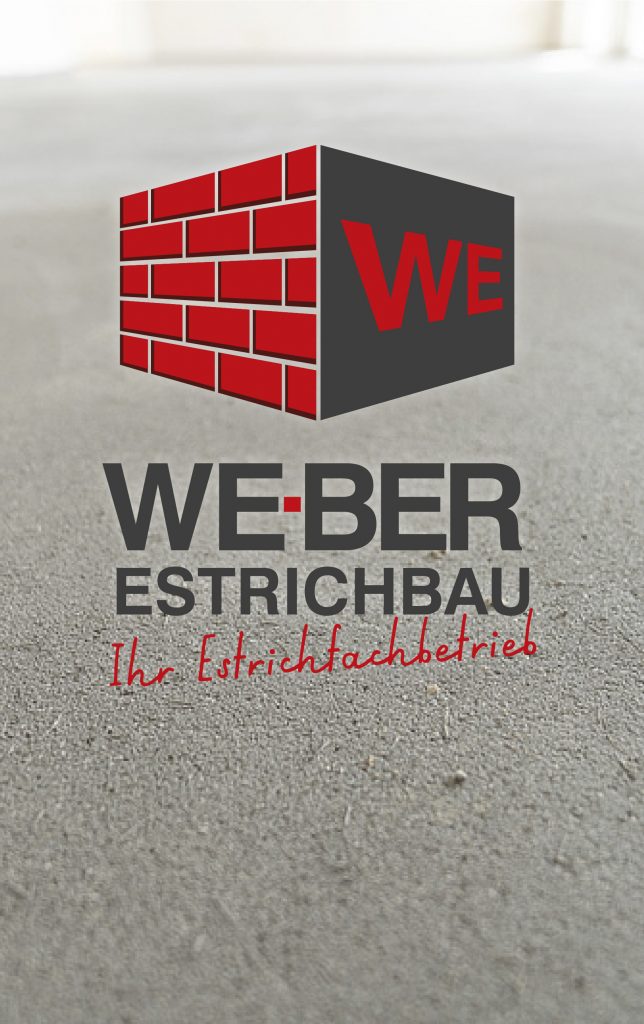 Firmenlogo von Weber Estrichbau vor einem frisch verlegten, grauen Estrichboden in einem modernen Raum.