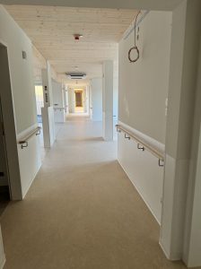 Estricharbeiten von Weberestrichbau im Pflegeheim, zu sehen ist der fertig belegte Estrichboden
